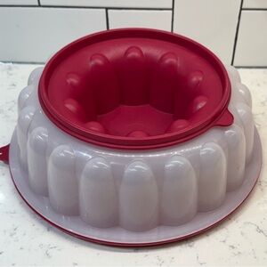 Vintage Tupperware Red and White Jello Mold (NWOT)